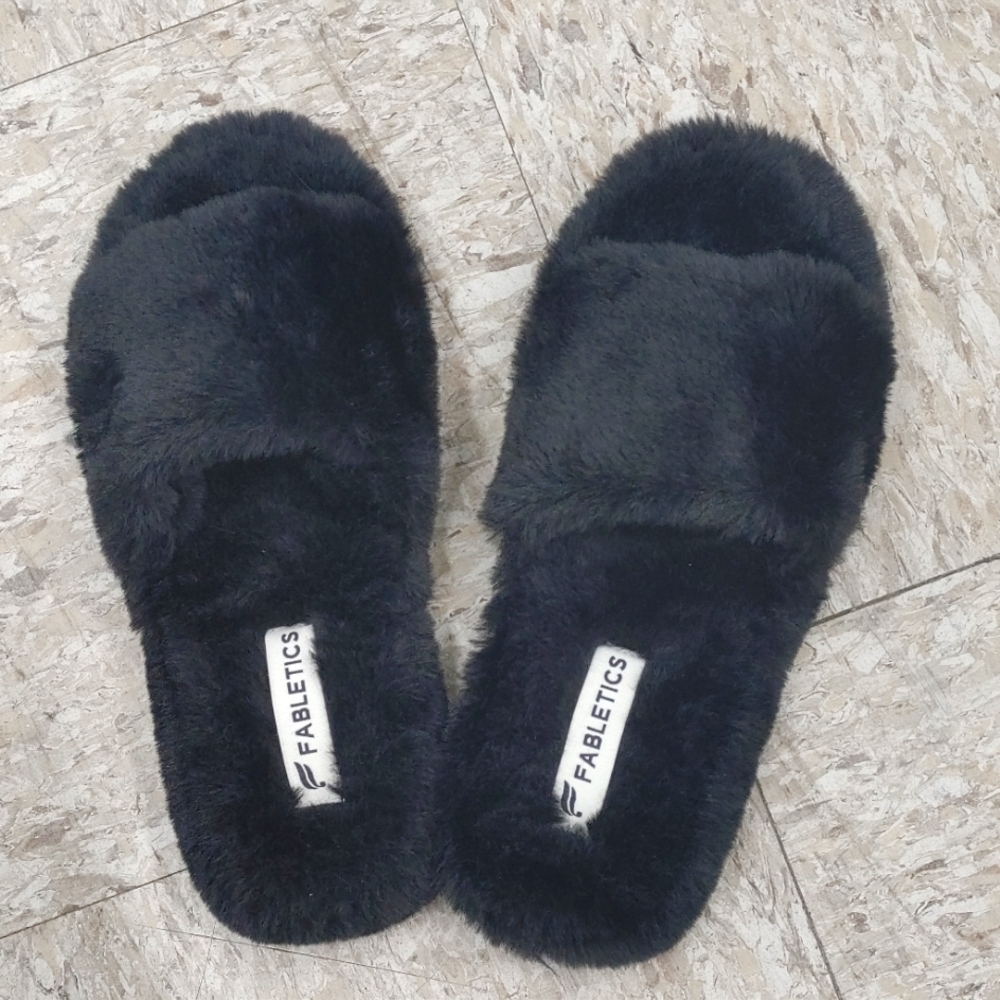 Fabletics Fuzzy Wuzzy Slippers Size Xl - image 5